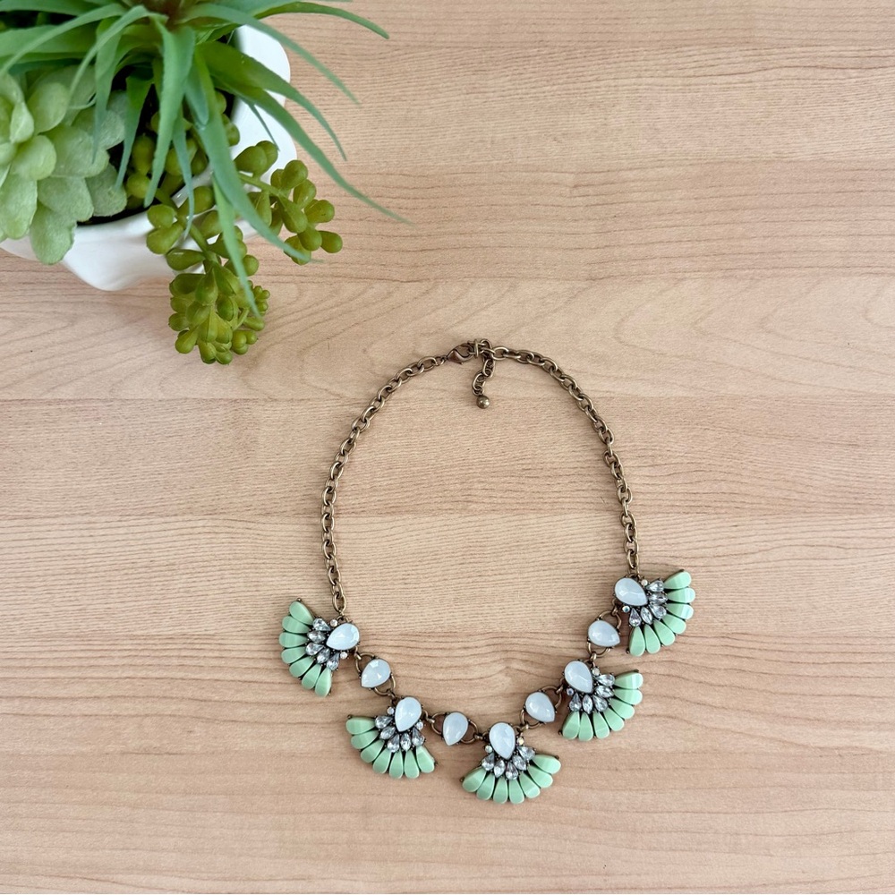 • mint statement necklace •